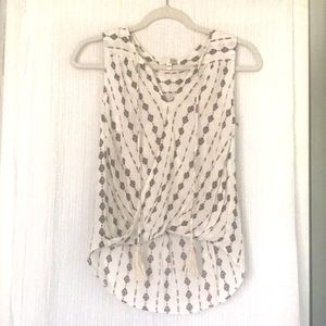 Printed sleeveless shirt